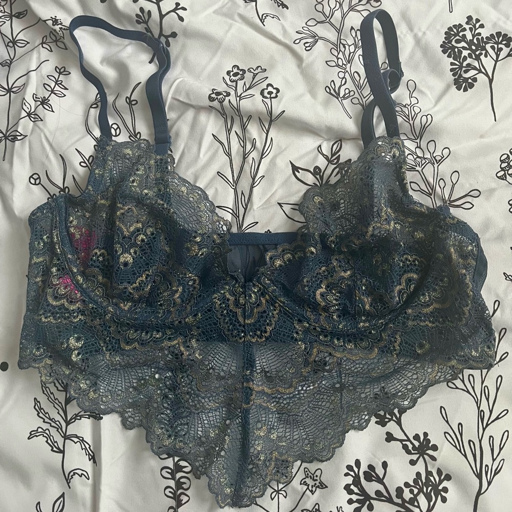 LA SENZA LACE BRALETTE